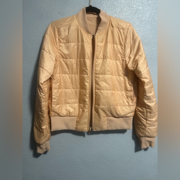 Lululemon peach colored reversible non stop bomber jacket - Picture 2 of 9